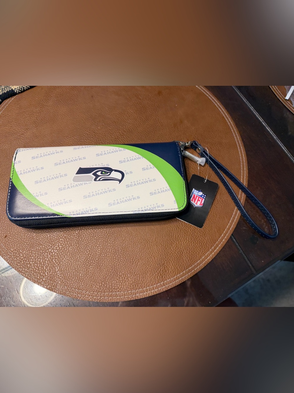 Seattle Seahawks NWT Navy & Green Wristlet Wallet - NFL